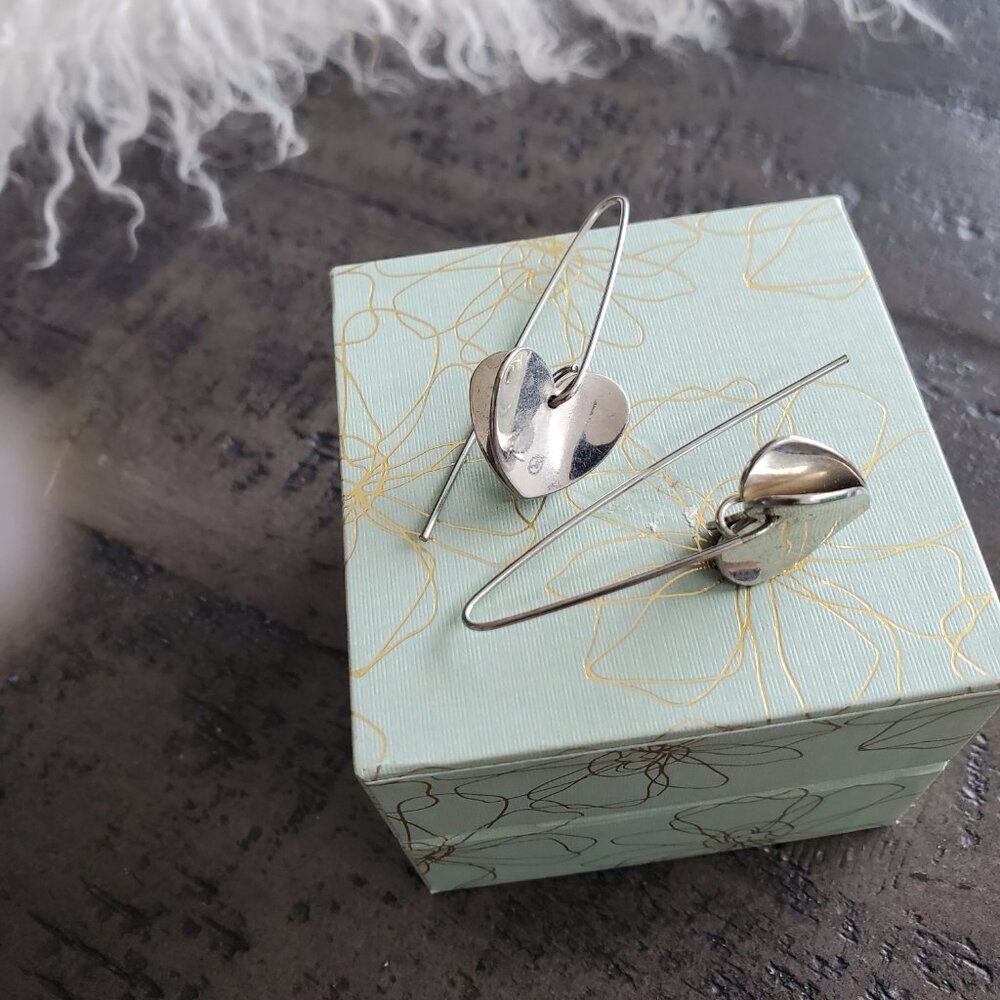 Sterling silver, flutter hearts on shepherds hook earrings - Picture 3 of 5